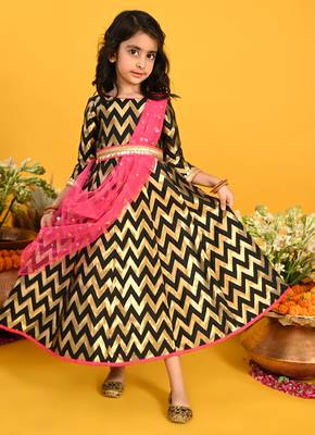 Saka Designs Girls Jacquard Gown With Attached Dupatta - Black & Magenta 1
