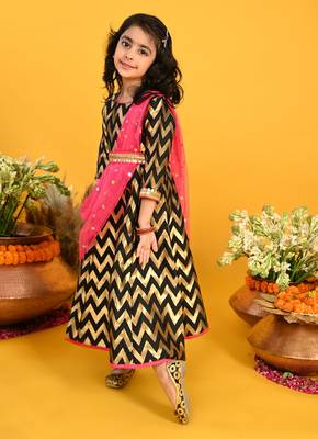 Saka Designs Girls Jacquard Gown With Attached Dupatta - Black & Magenta 2