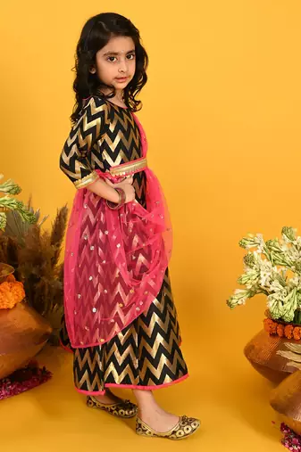 Saka Designs Girls Jacquard Gown With Attached Dupatta - Black & Magenta