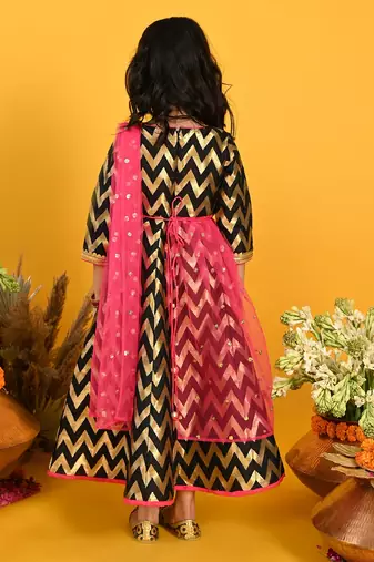 Saka Designs Girls Jacquard Gown With Attached Dupatta - Black & Magenta