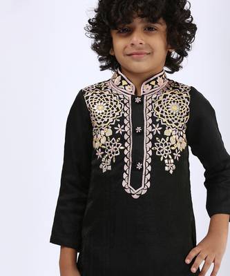Black embroidered kurta set 2