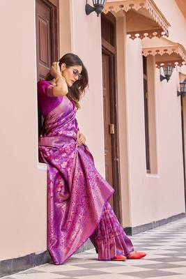 WINE kanjivaram silk blend zari WOVEN FLORAL DESIGN CASUAL WEAR WOMEN SILK SAREE WITH BLOUSE 3