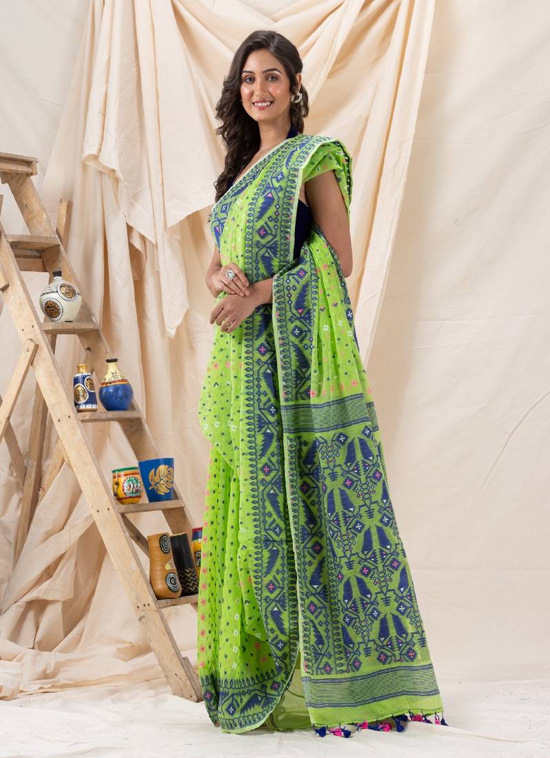 Traditional Parrot Green Soft Dhakai Jamdani Saree Without Blouse
