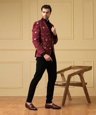 Maroon embriodered blazer set 4