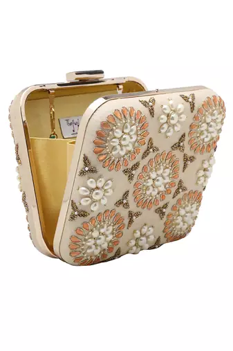 Cream symmetry clutch