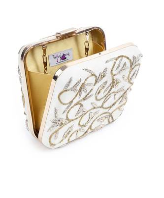 Beige square vino design clutch 4