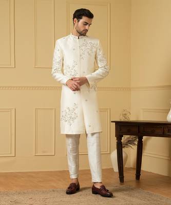 Cream embroidered and zardozi work sherwani 1