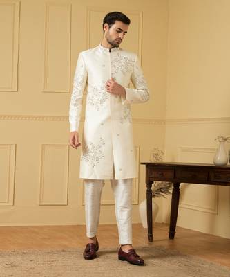 Cream embroidered and zardozi work sherwani 3