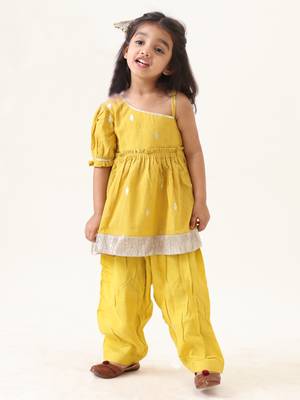 yellow cotton lurex flounce kurta pyjama (set of 2) 3