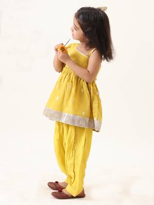 yellow cotton lurex flounce kurta pyjama (set of 2) 4