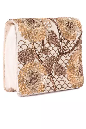 Beige bahaar clutch