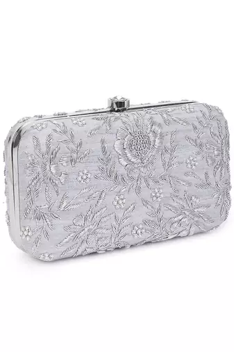 Silver pleasing clutch