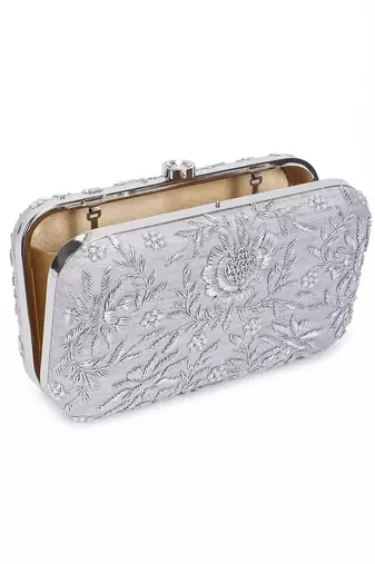 Silver pleasing clutch