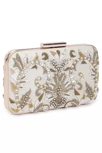 Beige beauty clutch
