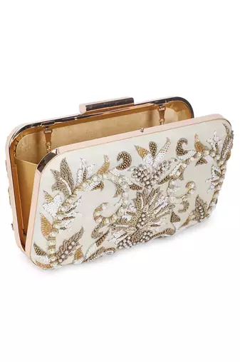 Beige beauty clutch