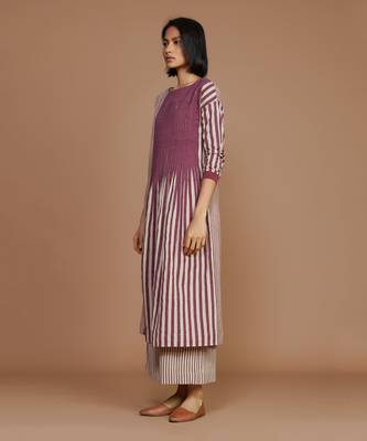 Ivory with mauve striped pleated kurta set 3