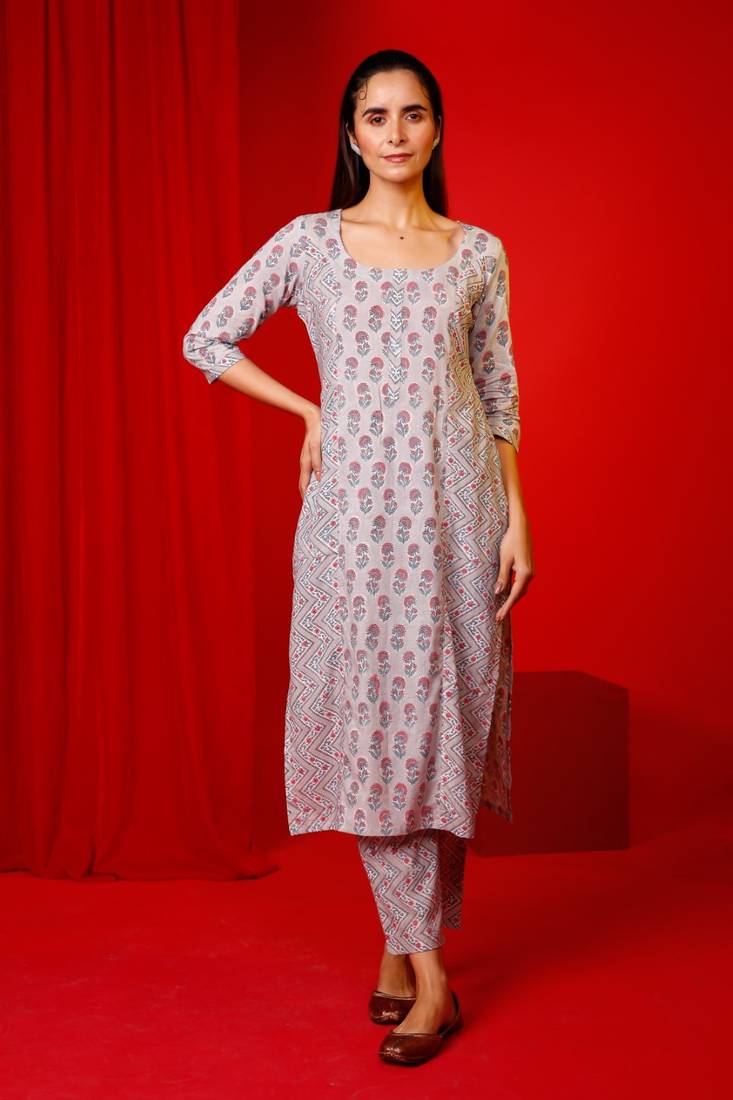 Print blocked straight kurta and pants