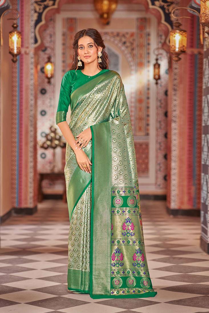 Kanjiwaram Silk Saree with Stylish Paisley Zari Weaving
