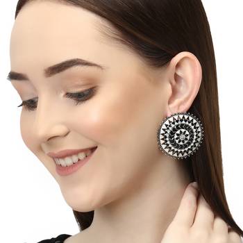 Women silver-plated round shapped enamelled handcrafted stud 3