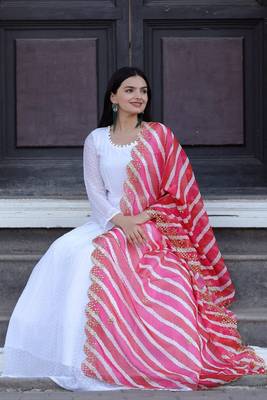 1002 butti white georgette gown with attractive kalamakrai printed dupatta 1