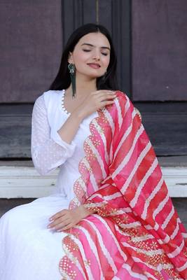 1002 butti white georgette gown with attractive kalamakrai printed dupatta 2