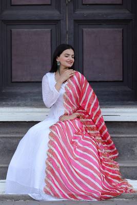 1002 butti white georgette gown with attractive kalamakrai printed dupatta 3