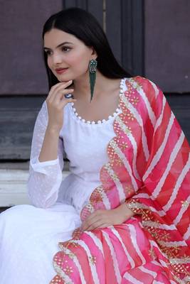 1002 butti white georgette gown with attractive kalamakrai printed dupatta 4