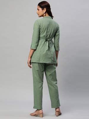 A statement dobby fabric co-ord set with collar and belt. 2