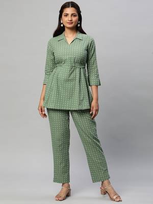 A statement dobby fabric co-ord set with collar and belt. 1