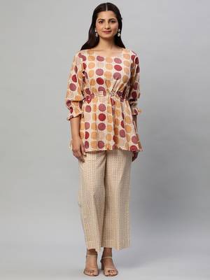 A printed co-ord with the scrunching detail at waist. 1