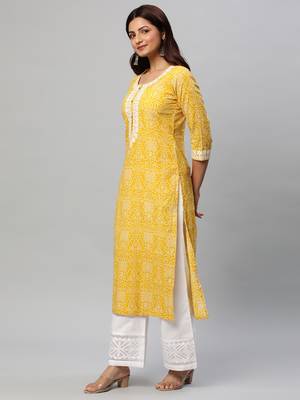 Straight fit cotton kurta with embroidered neck. 3