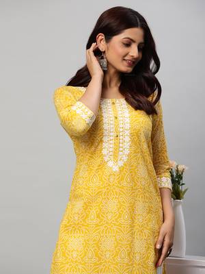 Straight fit cotton kurta with embroidered neck. 5