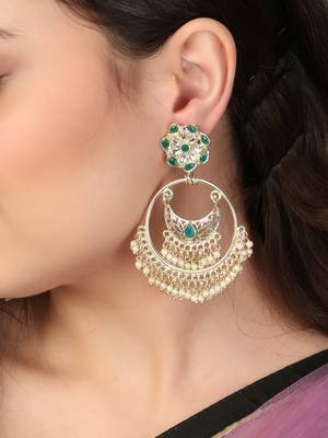 Gold-plated stone-studed pearl-tessel chandbali earrings 3