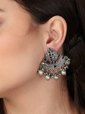 Oxidised black stone-studded pearl-tessel drop earrings 3
