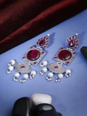 Oxidised red stone-studded pearl-tessels earrings 1