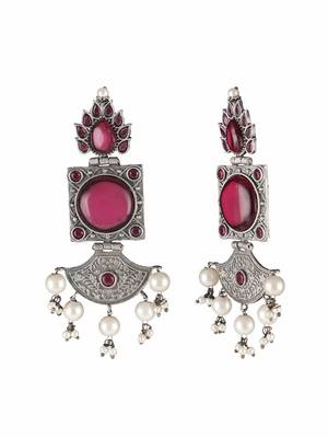 Oxidised red stone-studded pearl-tessels earrings 5