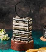 Black ring shone clutch