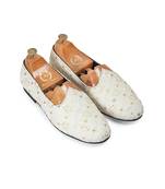 Off white lucknowi juttis