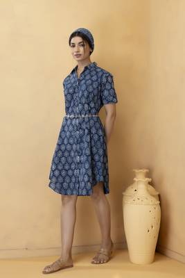   Women Blue Ethnic Motifs Printed Cold Shoulder Sleeves Thread Work Indigo Handloom Kurta 2