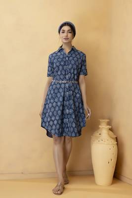   Women Blue Ethnic Motifs Printed Cold Shoulder Sleeves Thread Work Indigo Handloom Kurta 5