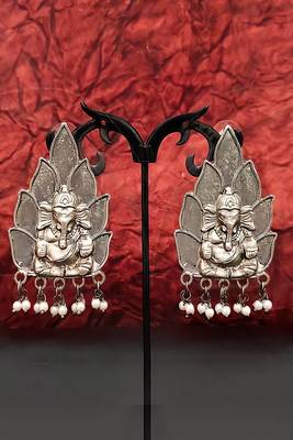 Oxidised long earring 1