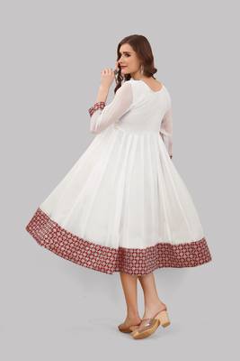 White kurti, emboridered ,anarkal,round neck,floral print kurti 3