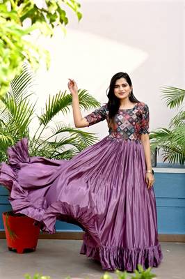 Classic onion-pinkchinonn padding gown with position print work on top 1