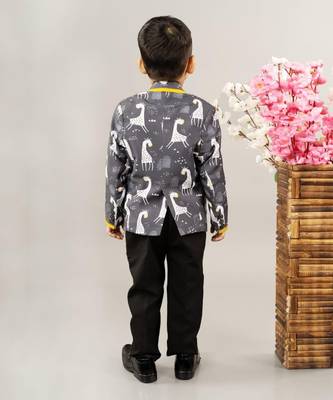 Black giraffe printed blazer 4