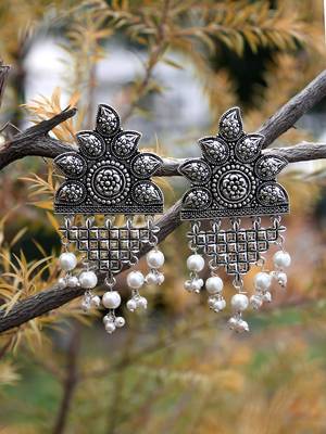 Women silver-plated contemporary drop earrings 1