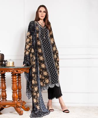 Black crepe & chiffon printed kurta set 2