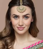 Green & gold mang tikka head jewellery with kundan & pearls