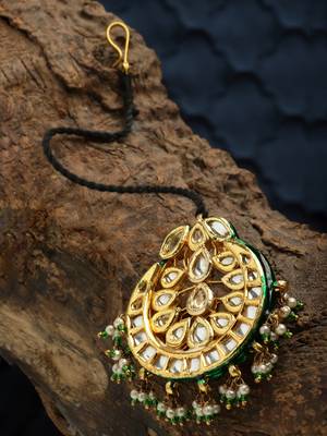 Gold & green mang tikka head jewellery with kundan & pearls 2
