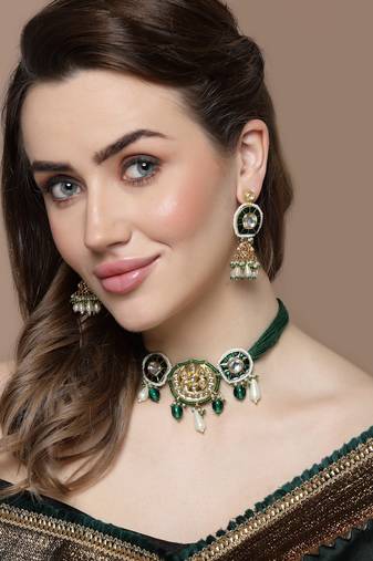 Green & gold chokar necklace with kundan & pearls