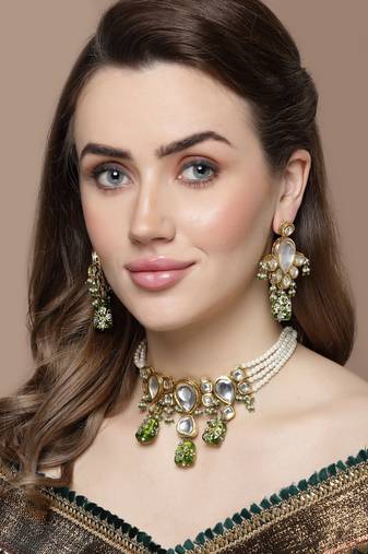 Green & gold chokar necklace with kundan & pearls
